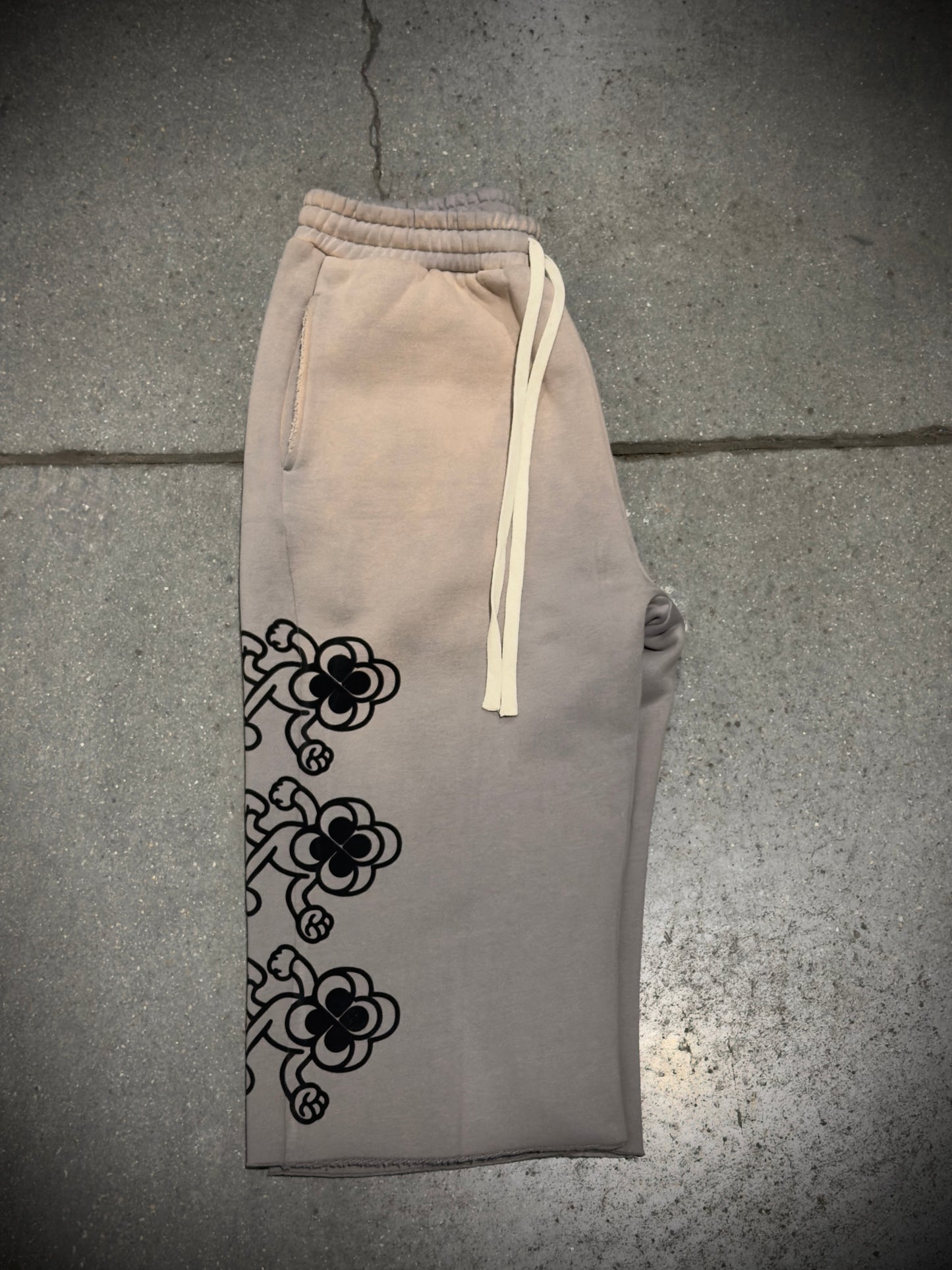 “RUNNING CLOVERS” 3/4 SHORTS