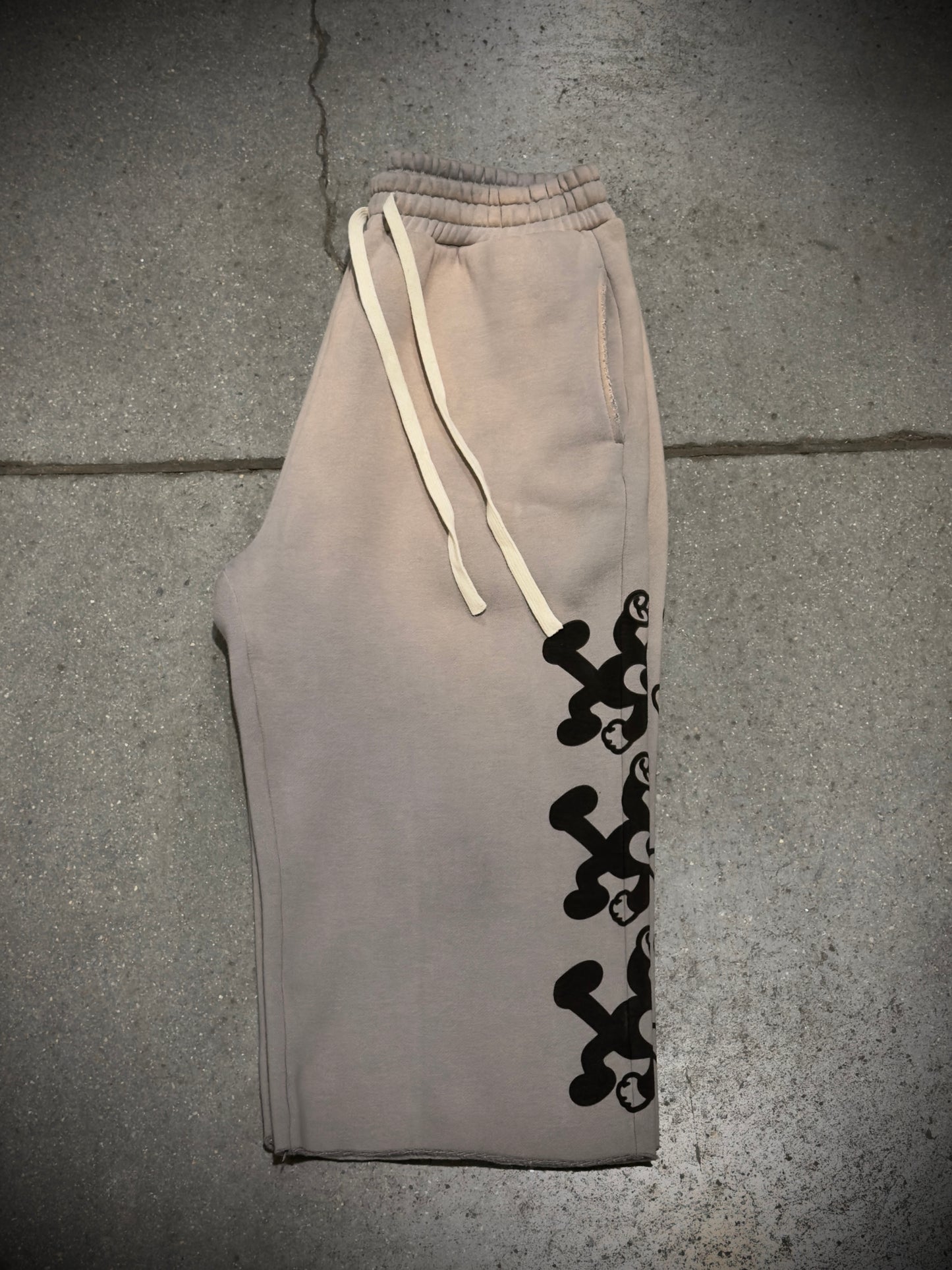 “RUNNING CLOVERS” 3/4 SHORTS