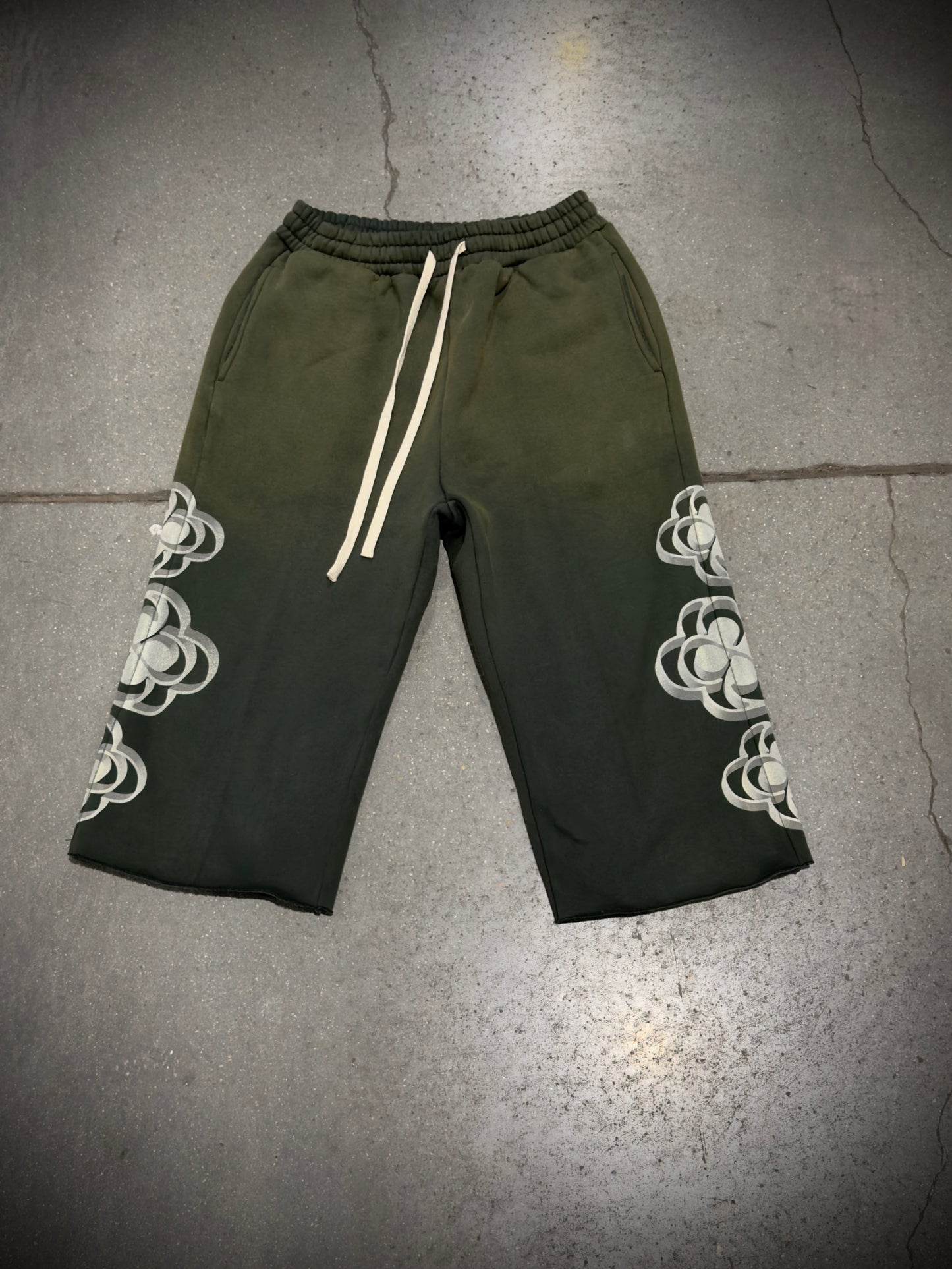 “STACKED CLOVERS” 3/4 SHORTS (GREEN)