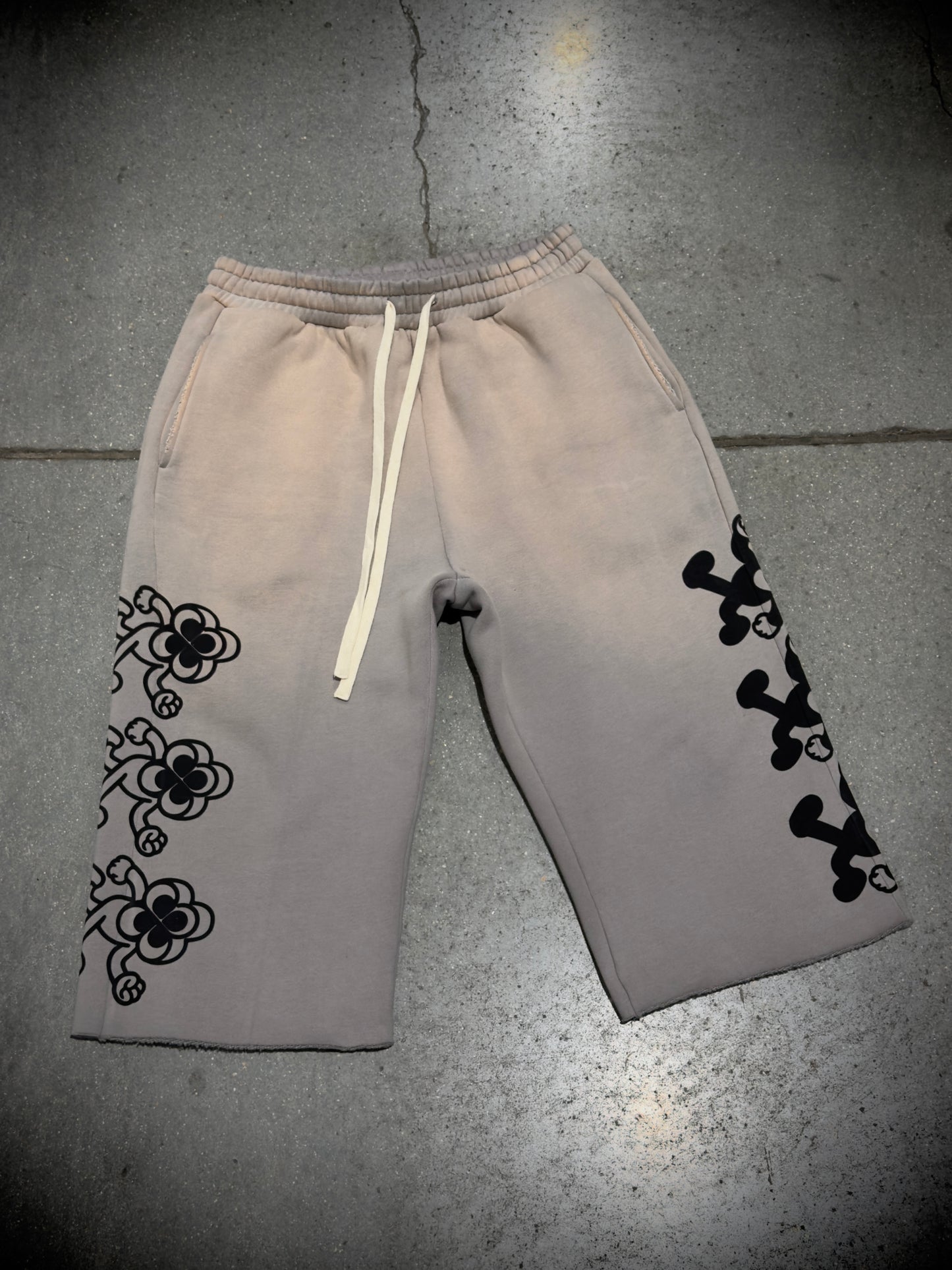 “RUNNING CLOVERS” 3/4 SHORTS
