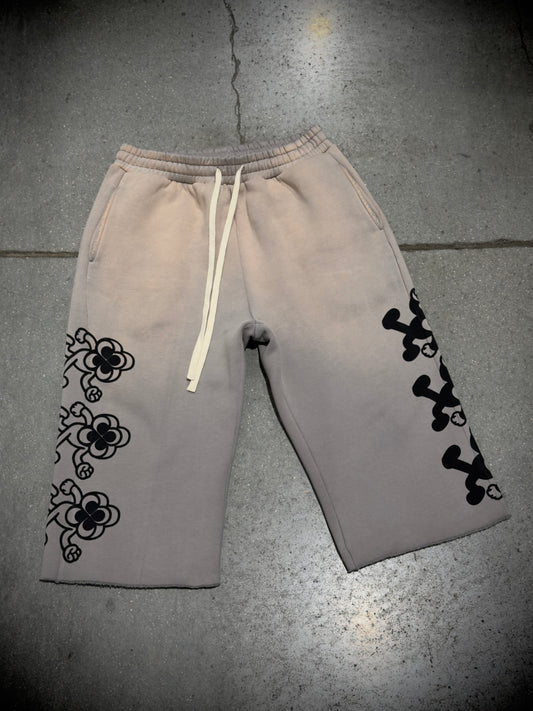 “RUNNING CLOVERS” 3/4 SHORTS