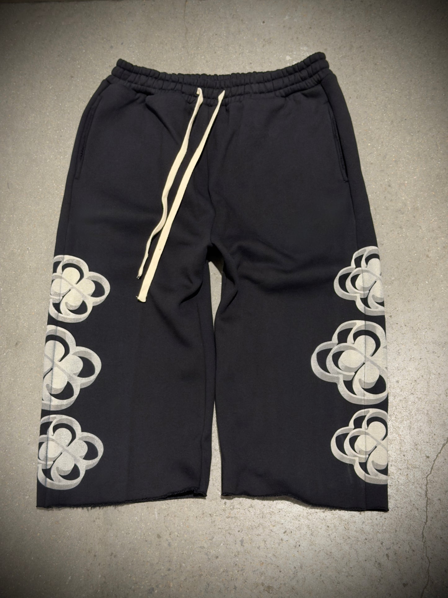“STACKED CLOVERS” 3/4 SHORTS
